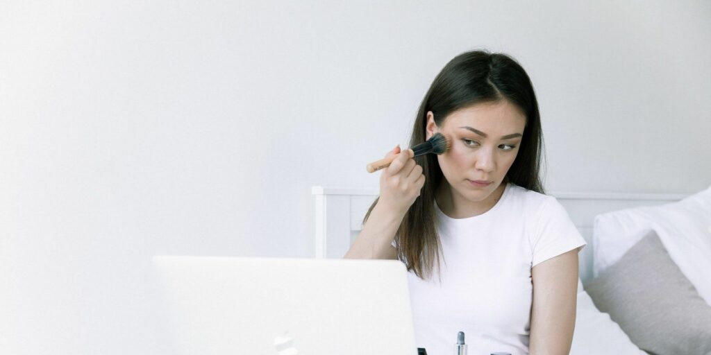 makeover-at-white-laptop-featured