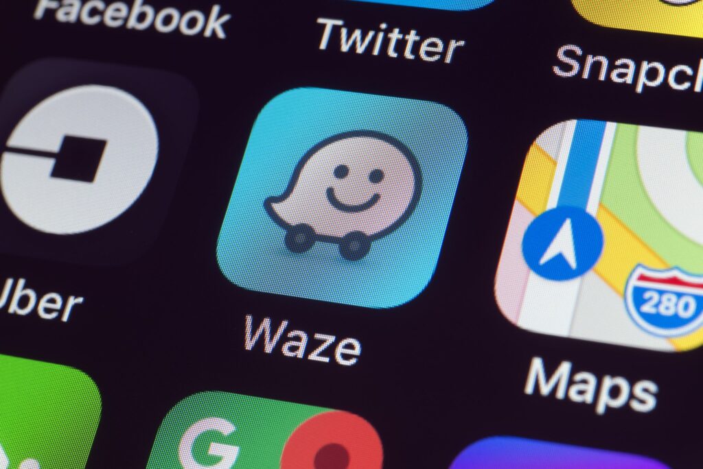 Comment activer les commandes vocales Waze