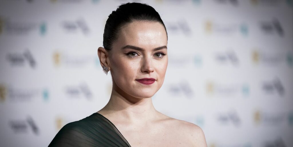 Daisy Ridley crée "Chaos Walk": "Les responsables font des choses terribles"