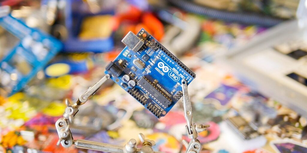 what-is-arduino-featured-alt-1