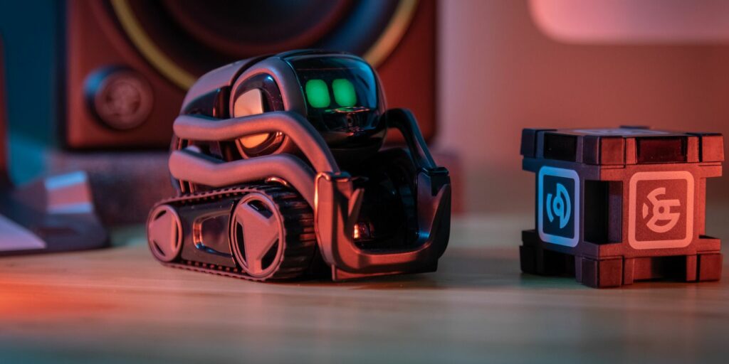 Anki Vector est le petit robot le plus mignon qui veut juste traîner