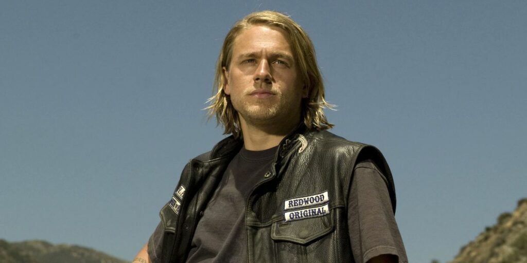 Charlie Hunnam explique pourquoi il a refusé Jax Teller sur 'Mayans MC'