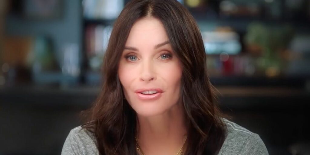 Courteney Cox présente un documentaire sur la grossesse