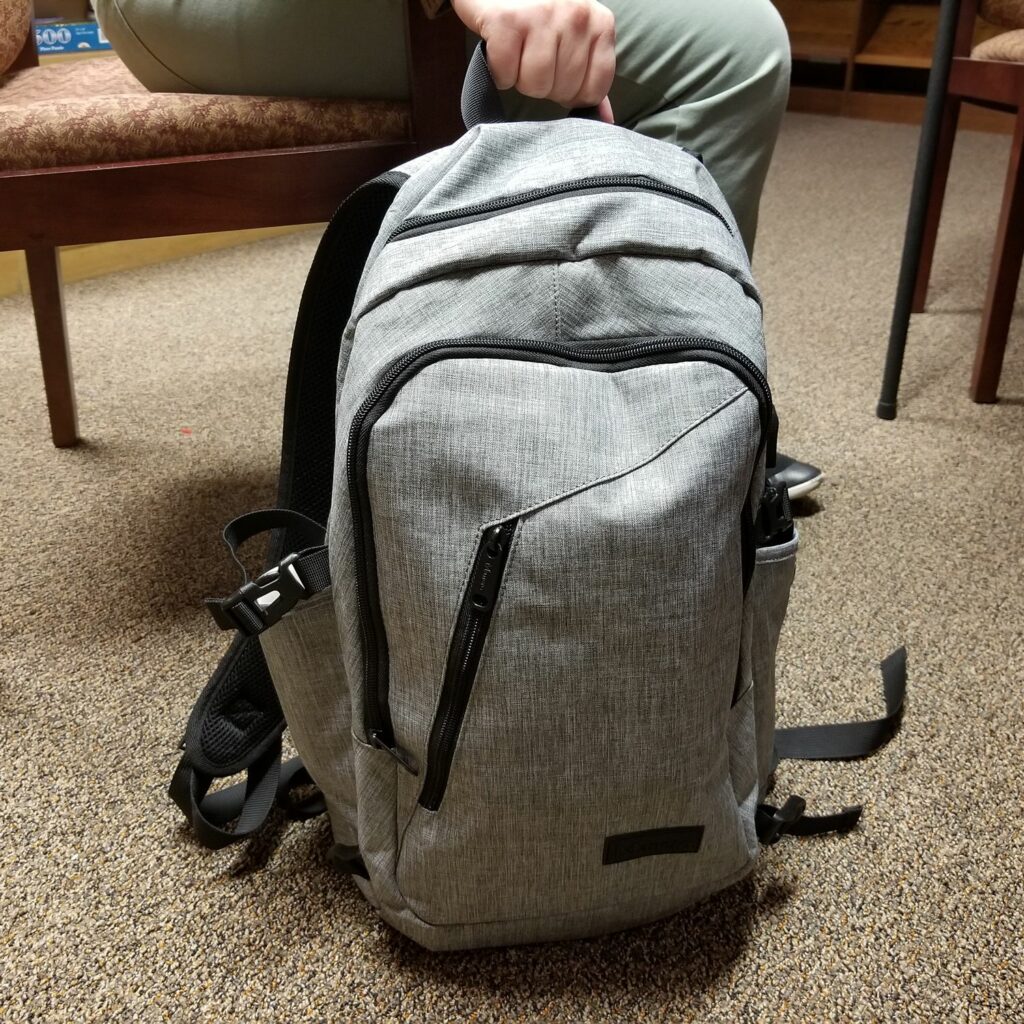 Examen du sac à dos antivol pour ordinateur portable Mancro