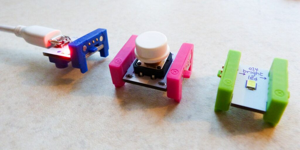 Examen et cadeau du kit de maison intelligente littleBits