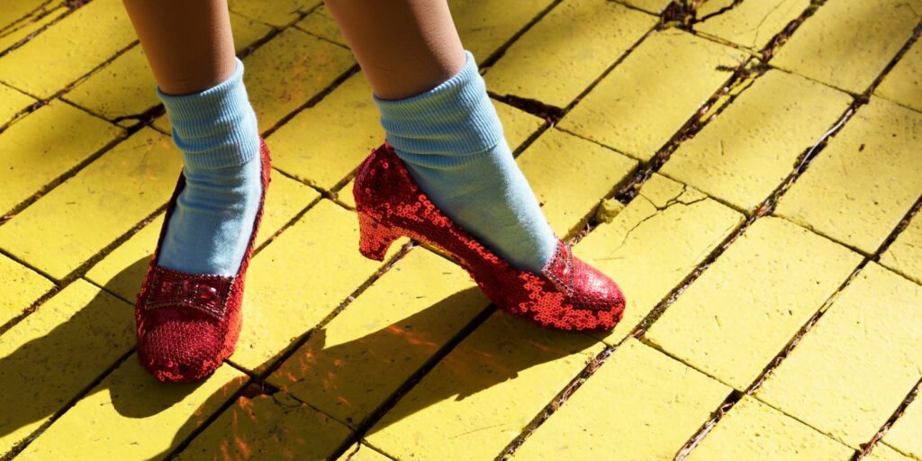 the-wizard-of-oz-red-slippers