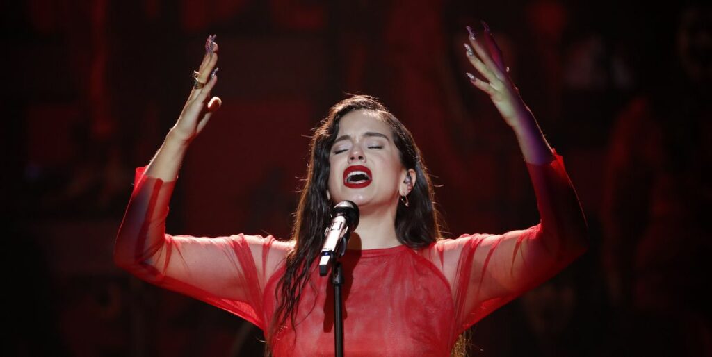 Goya Awards 2019 : Rosalía bouge à la fête avec la version classique de "Je suis avec toi"