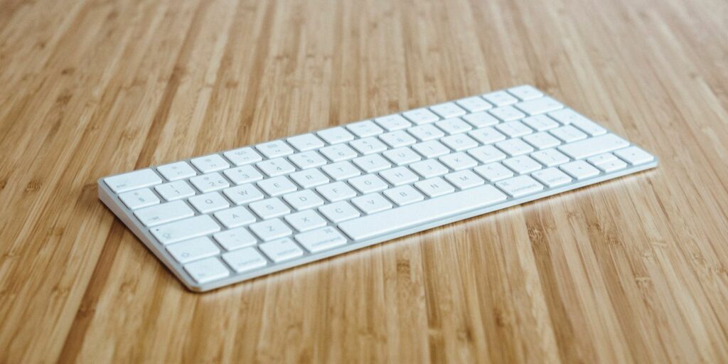 Le Magic Keyboard officiel d'Apple vaut-il vraiment 99 $ ?