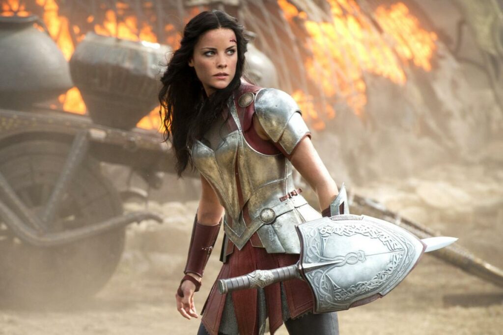 Thor: Love and Thunder - L'actrice de Lady Sif propose d'être reine avec Valkyrie