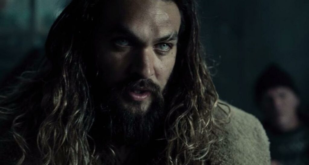 Twitter se moque du garde du corps de Jason Momoa