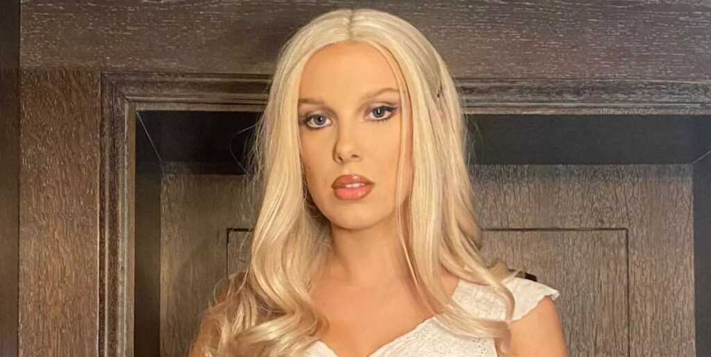Instagram devient fou avec des photos de Millie Bobby Brown déguisée en Barbie pour son 18e anniversaire