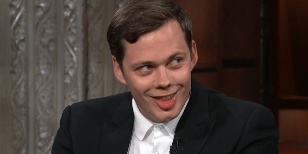 "It: Chapter 2": Bill Skarsgård nous apprend à faire sourire Pennywise