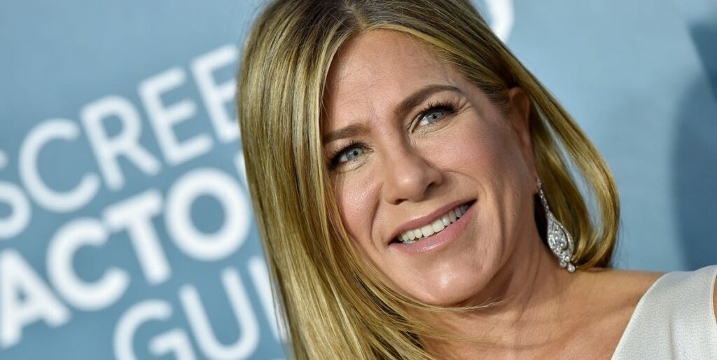 Jennifer Aniston et sa ressemblance raisonnable rendent Internet fou