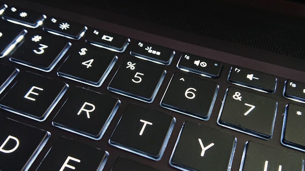 Comment allumer les voyants du clavier sur un ordinateur portable HP