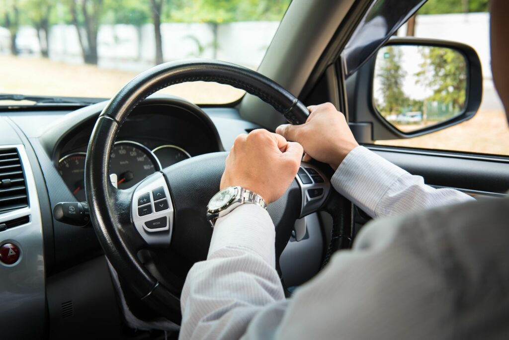 Comment réparer un klaxon de voiture qui n'arrête pas de klaxonner