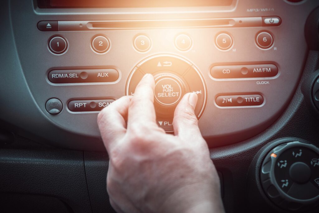 5 façons d'obtenir une meilleure qualité audio de voiture