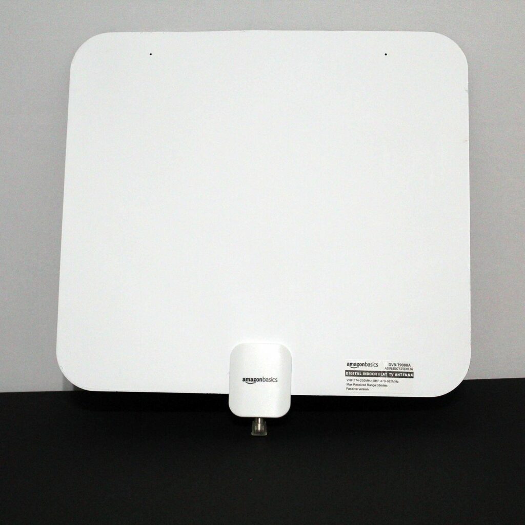 Examen de l'antenne TV plate AmazonBasics