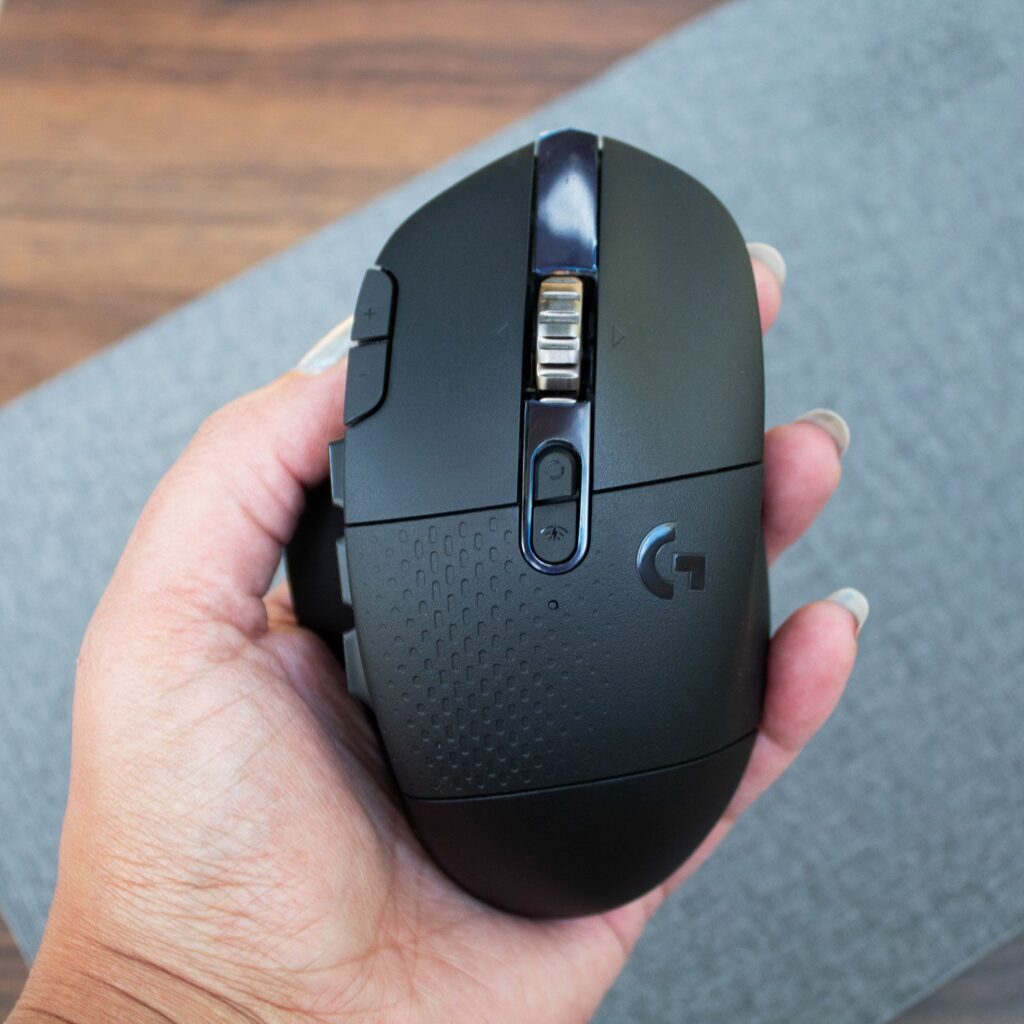 Examen de la souris de jeu sans fil Logitech G604 Lightspeed