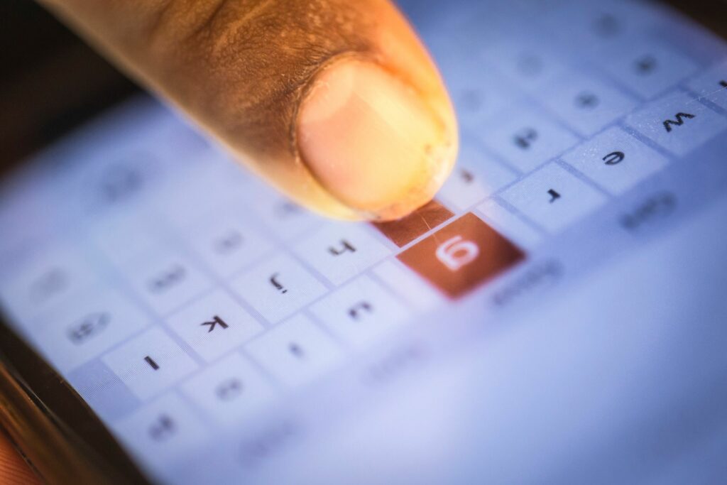 Expliquer la messagerie SMS et ses limites