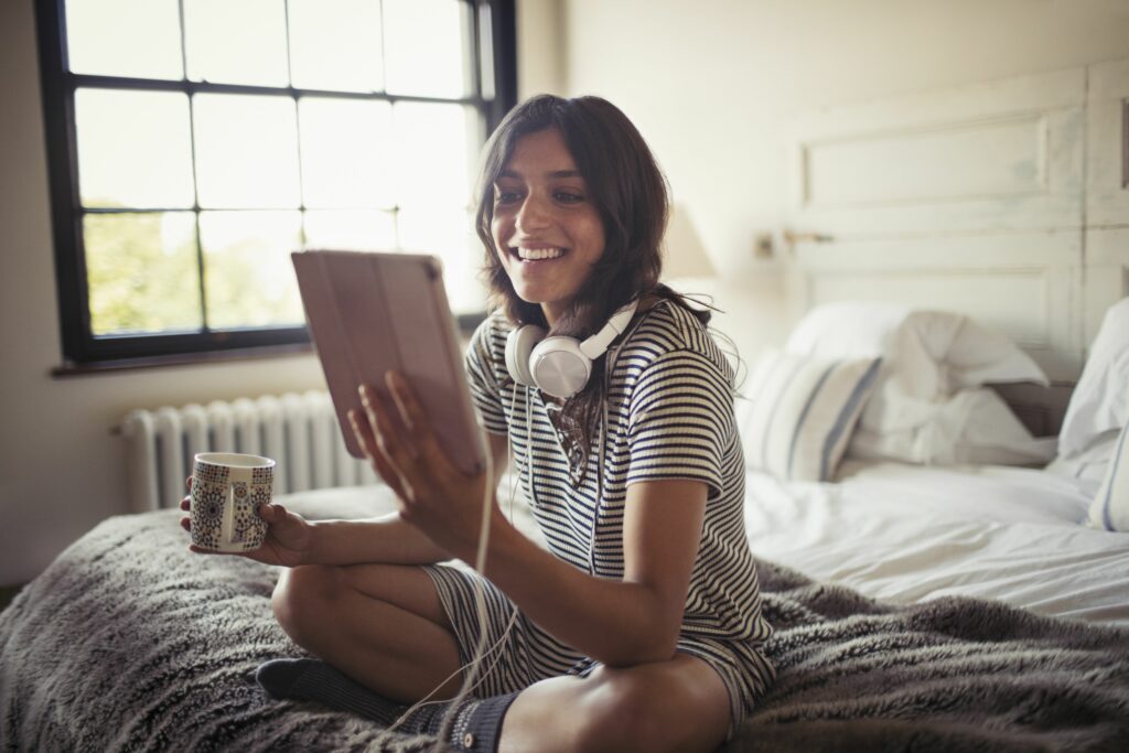 Facebook lance une salle audio en direct pour les podcasts et le chat en direct