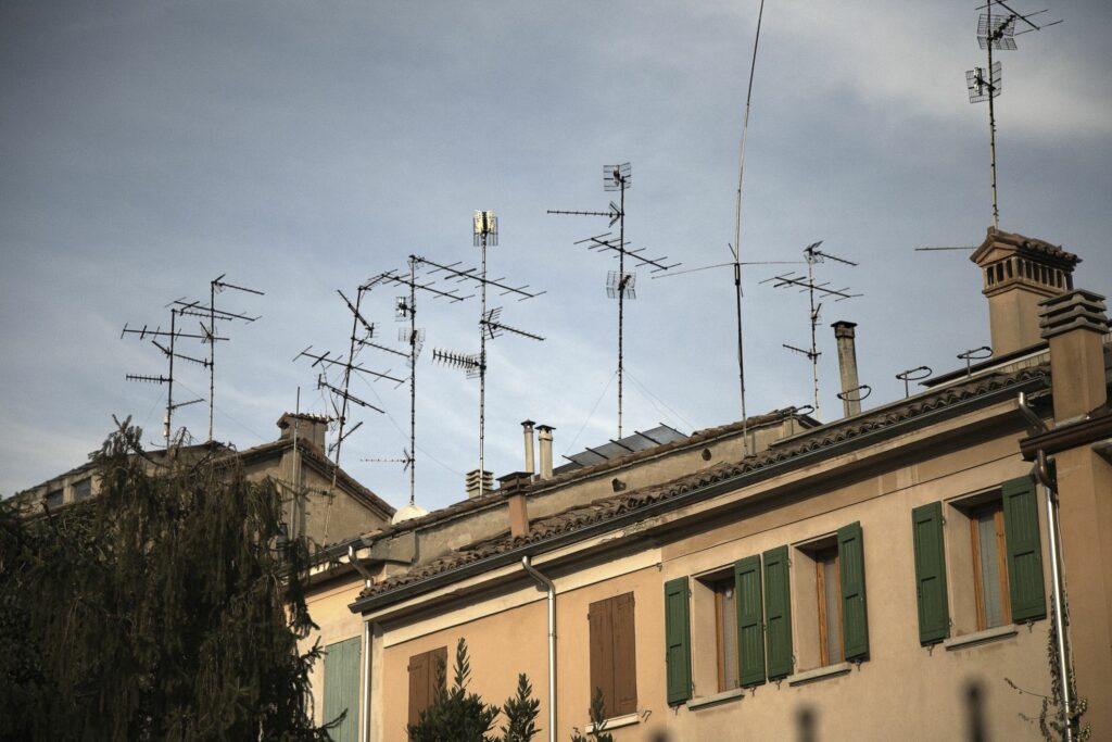 Réception fixe de la télévision numérique à l'aide d'une antenne intérieure