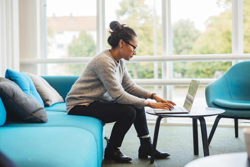 Comment changer les images en noir et blanc en couleur dans PowerPoint