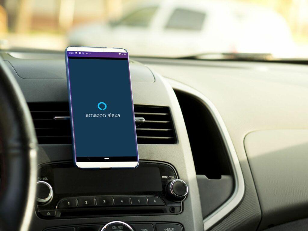 Comment installer Amazon Alexa dans votre voiture