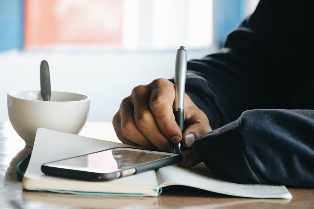 Le clavier est bien, mais l'écriture manuscrite est meilleure pour vous