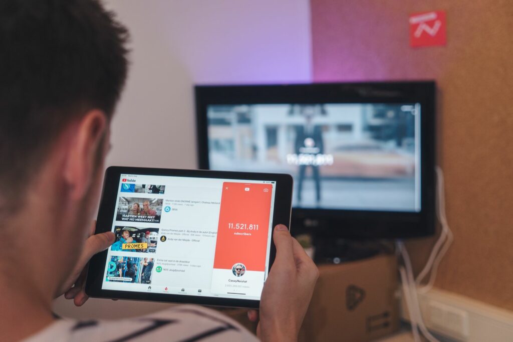 Les multiples pistes audio de YouTube rendent les vidéos plus accessibles