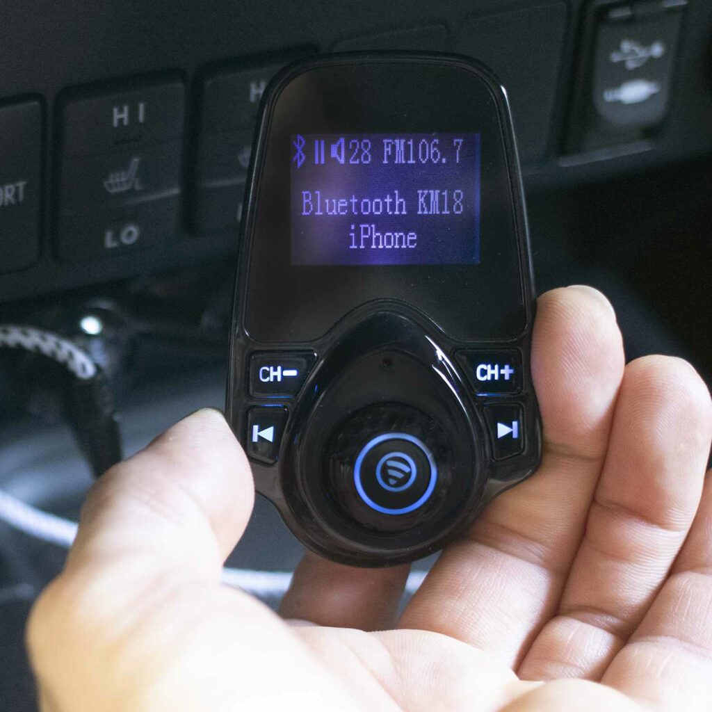 Examen de l'émetteur FM de voiture Bluetooth Nulaxy KM18